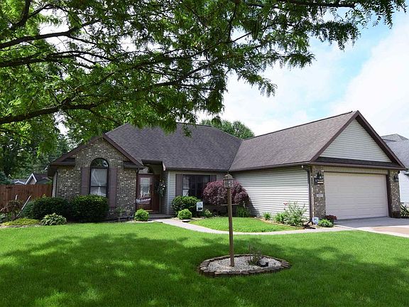 3rd image of 404 Greenwood Dr