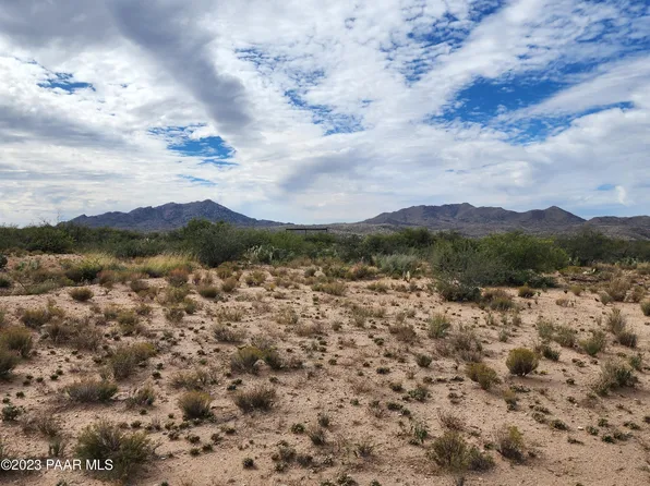 14500 S Date Creek Rd, Congress, AZ 85332