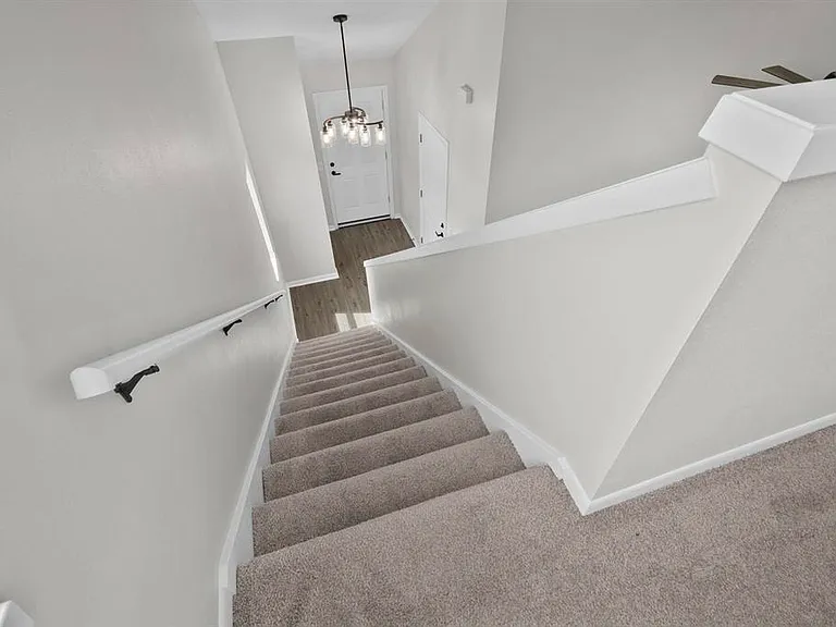 640 Tower Dr #1 — Photo 22