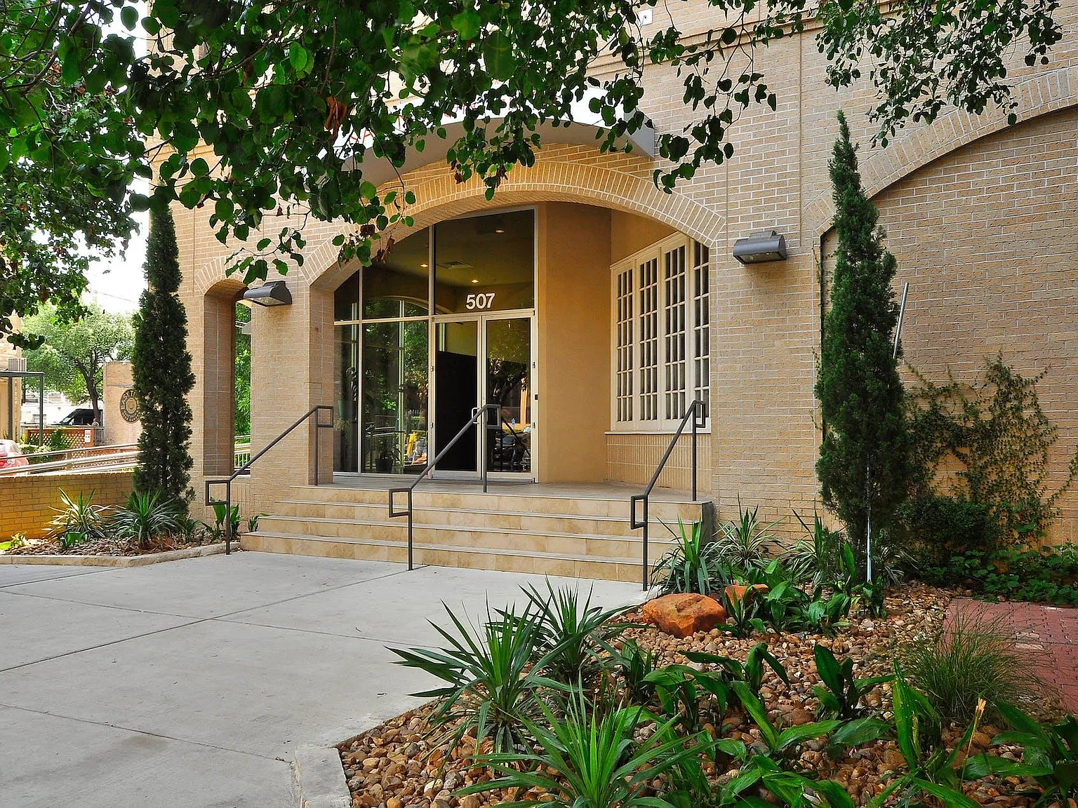 1 bed, 1.0 bath, 951 sqft, $2,195 — Photo 3