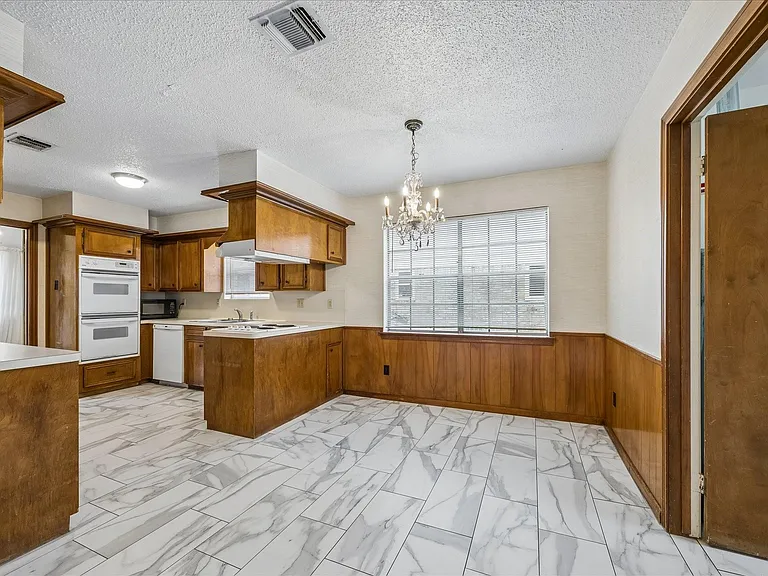 11926 Waldemar Dr — Photo 11