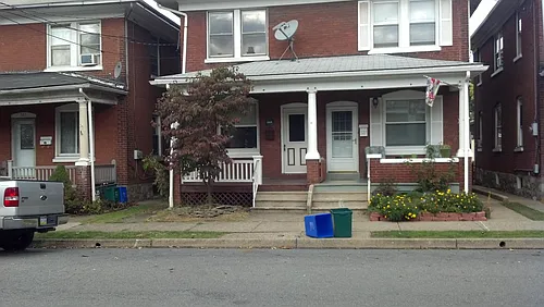 525 E Laurel St Photo 1