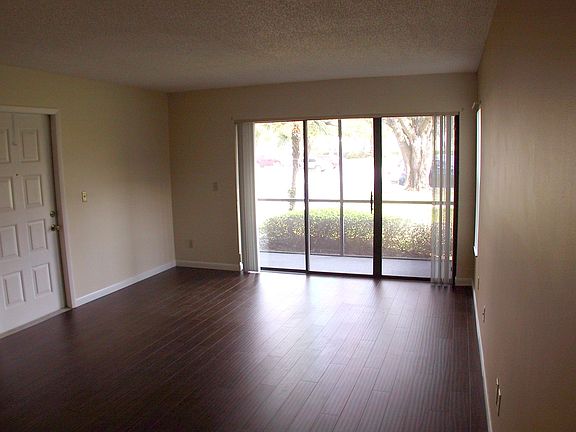 3rd image of 1511 S Pine Ridge Cir #1