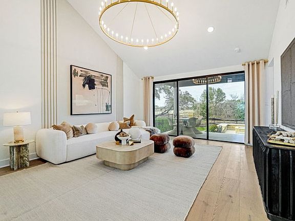 Expansive Gathering Room