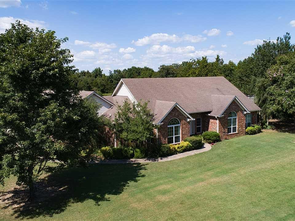 1st image of 2500 Little Creek Dr