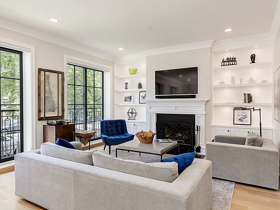 3rd image of 2028 N Sheffield Ave #1