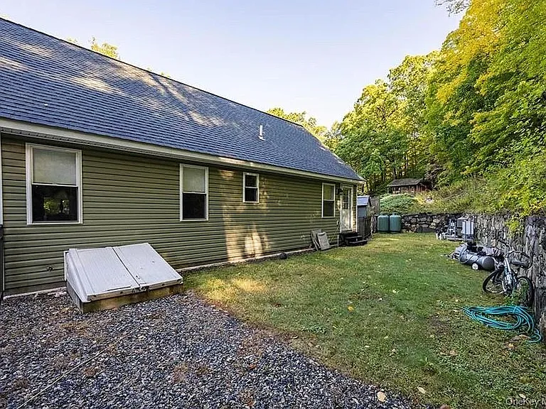 450 Oscawana Lake Rd — Photo 9