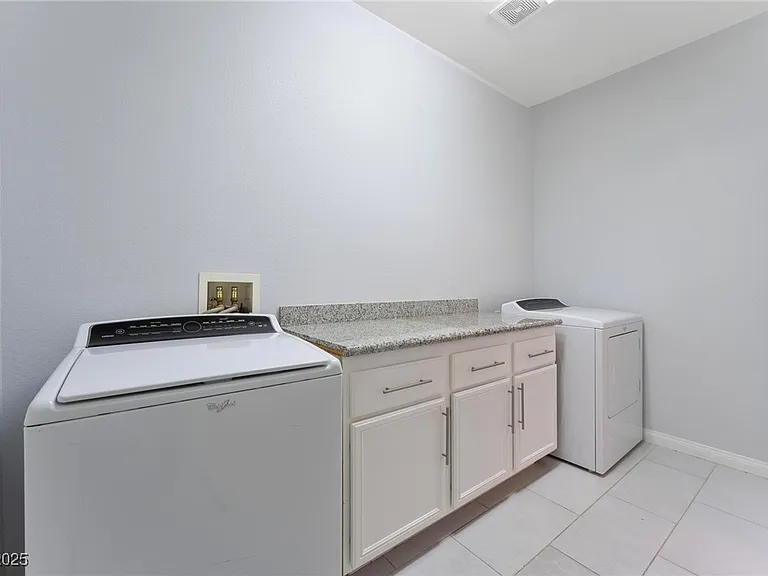 2267 Alanhurst Dr — Photo 16