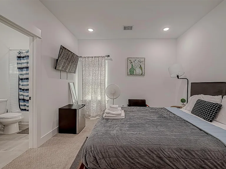 2726 Anita St — Photo 17