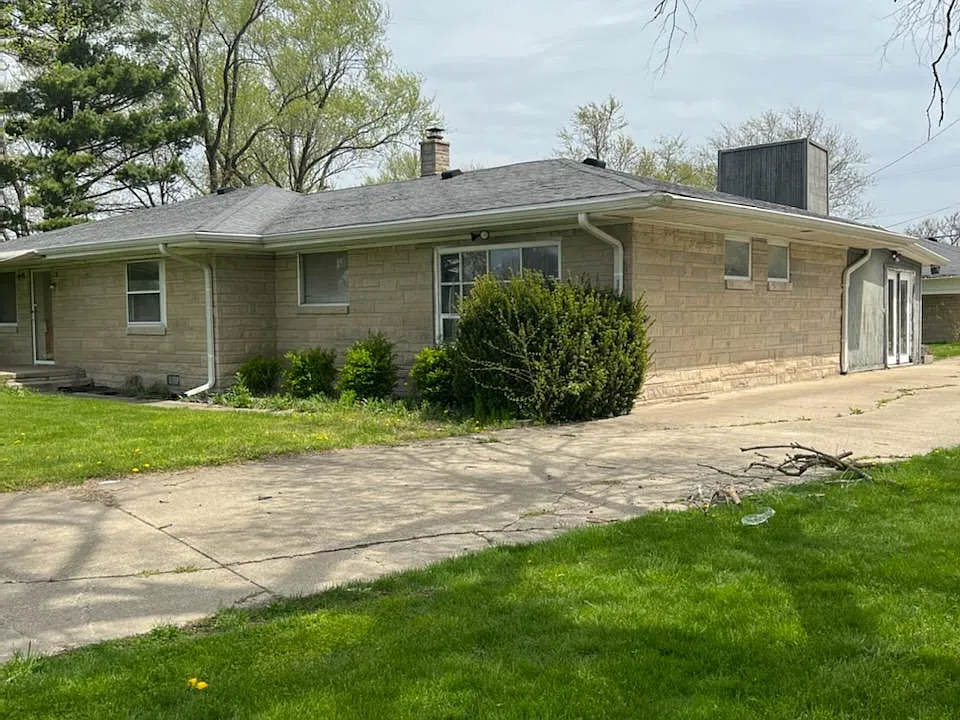 205 S County Road 200 E