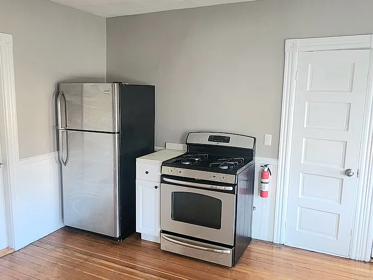 65 W Cole St #3R — Photo 4
