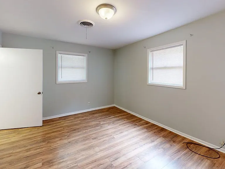 1613 Avalon Rd — Photo 3