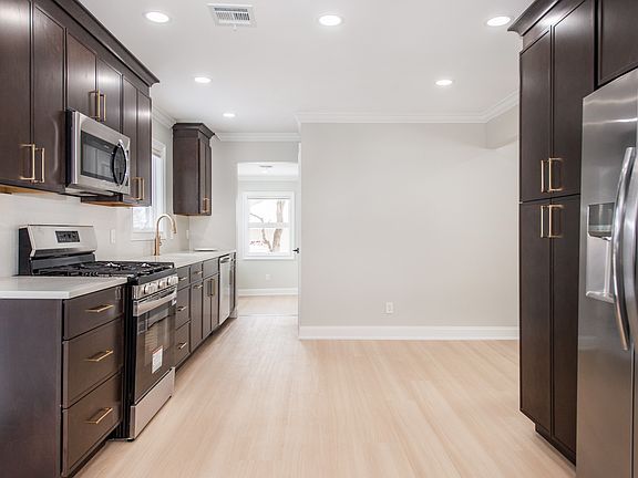 4th image of 82 Michael Dr #82