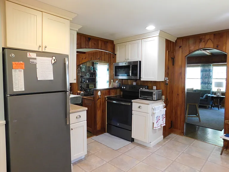 70 E Grand Ave — Photo 57