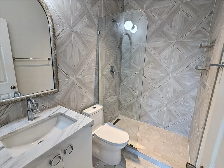 9257 Scenic Bluff Dr — Photo 31