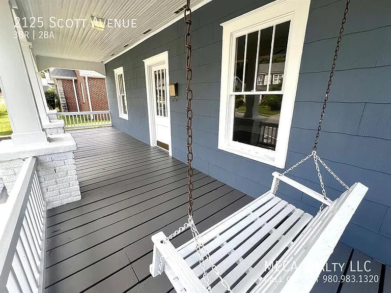 2125 Scott Ave — Photo 4
