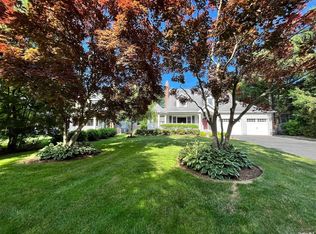 12 Weir Ln, Locust Valley, NY 11560