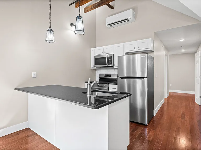 521 Warren St #4 — Photo 37