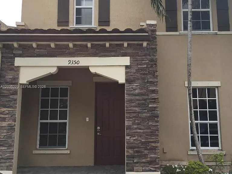 9350 SW 170th Psge #9350 — Photo 2