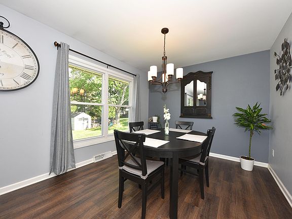 4th image of 595 Court Dr