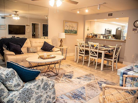 2nd image of 895 Santa Rosa Blvd APT 212