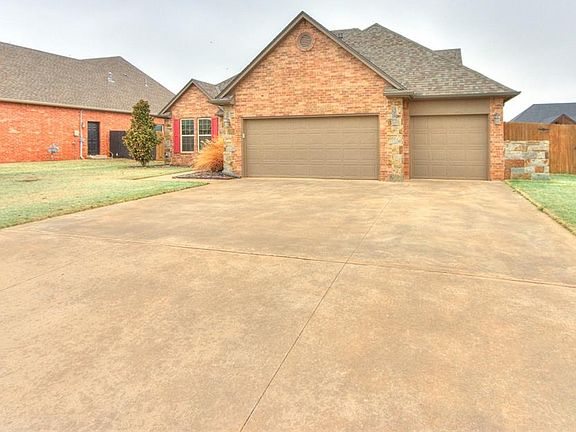 3rd image of 1204 Hanna Ln