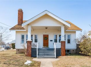 311 Quaker Ln S, West Hartford, CT 06119