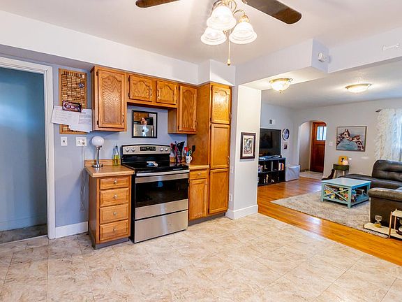 2nd image of 2942 Losey Blvd S
