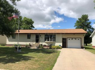 211 Regina Ave S, Park River, ND 58270