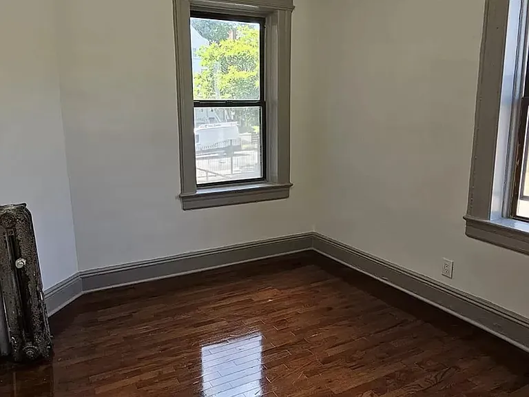 66 N Grove St #5 — Photo 1