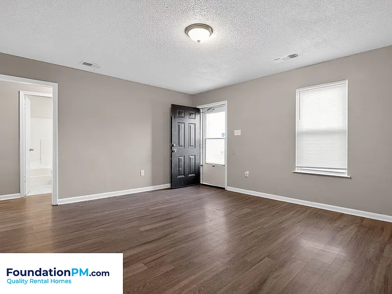 2499 Durham Ave — Photo 6