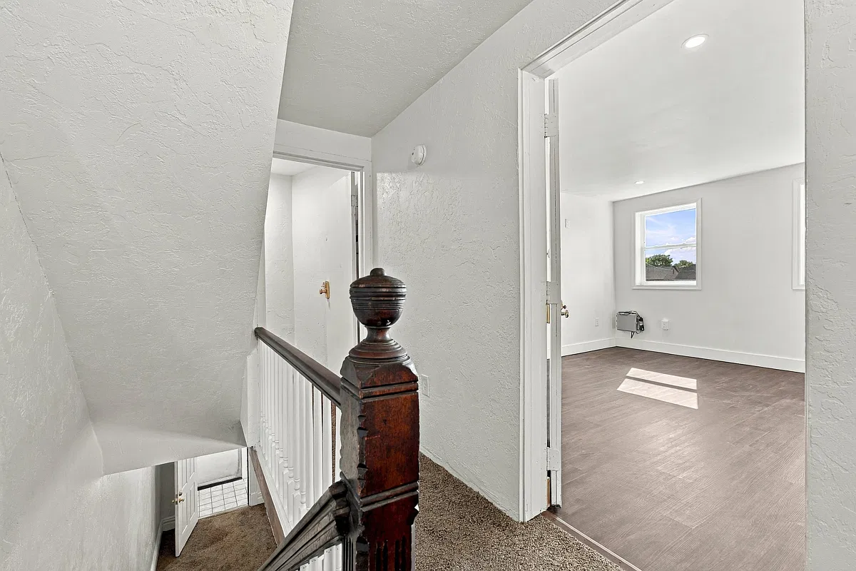 2 bed, 1150 sqft, $2,140 — Photo 3