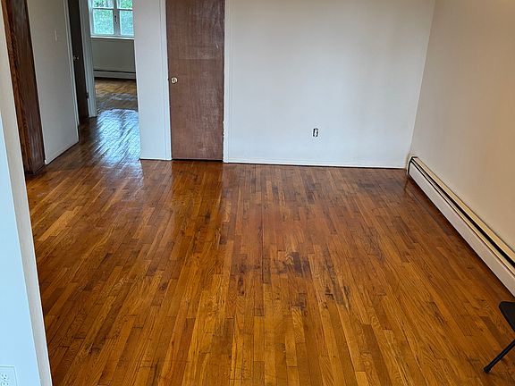 4th image of 1035 E 218th St Floor 2