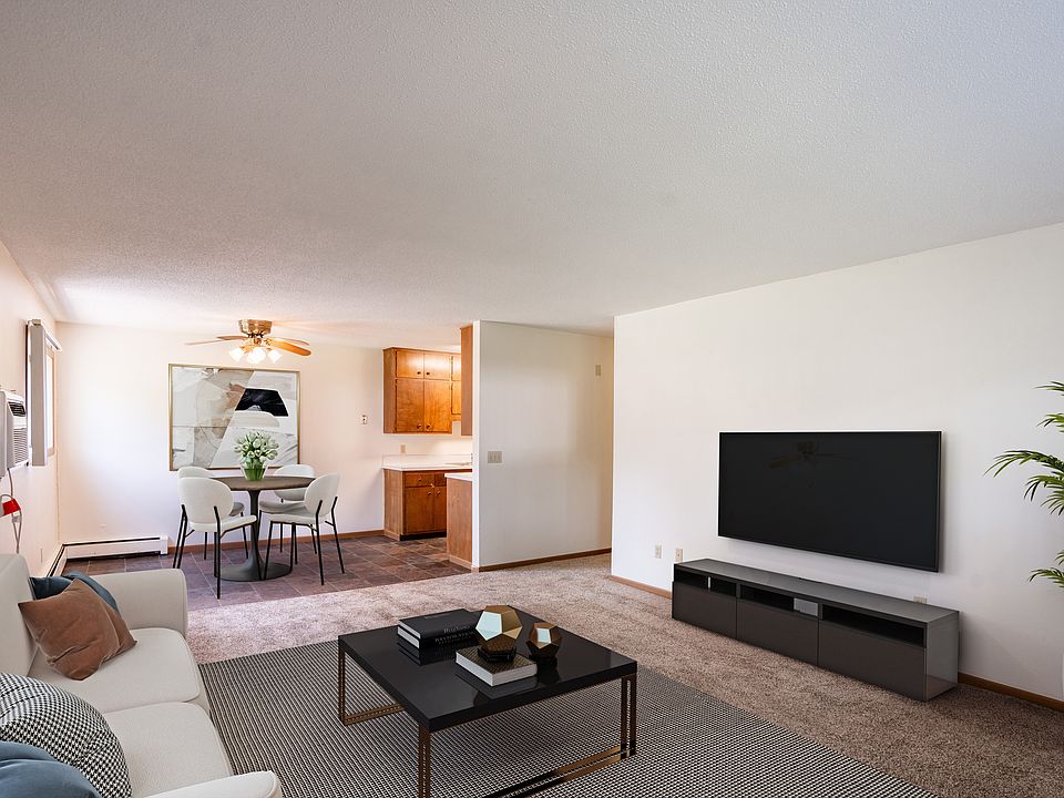 Fargo, ND Martha Alice Apartments | 21B | Living
