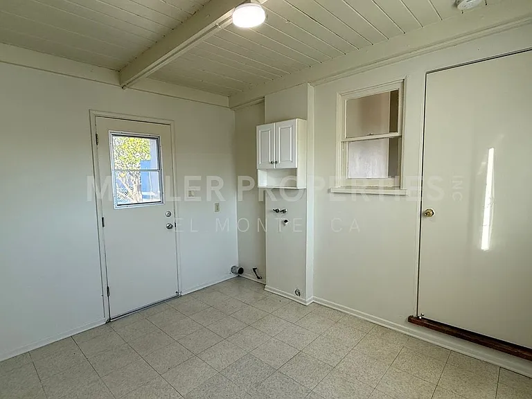 10513 Venita St — Photo 8