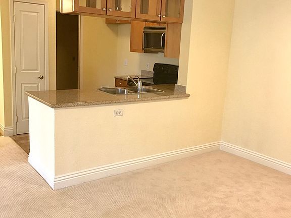 2nd image of 22681 Oakgrove Unit 123