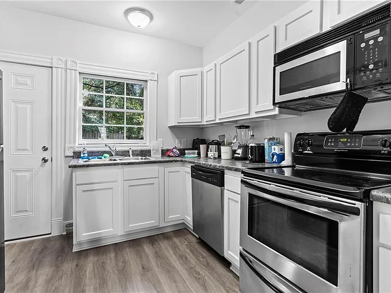 2105 E Broad St #A — Photo 10
