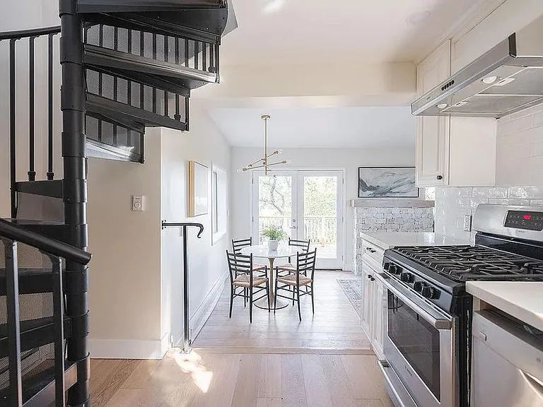 220 Winding Way — Photo 9
