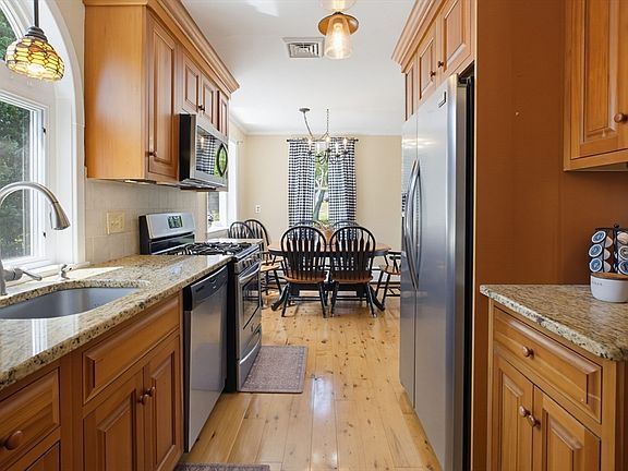 5th image of 433 Pearse Rd