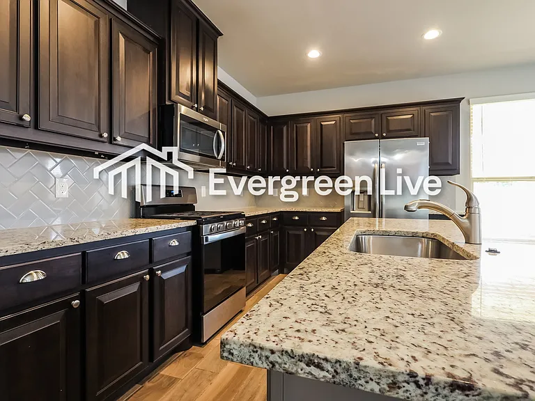 11308 SW 33rd Ter — Photo 6