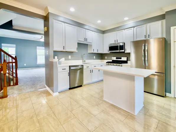 46678 Cavendish Sq, Sterling, VA 20165