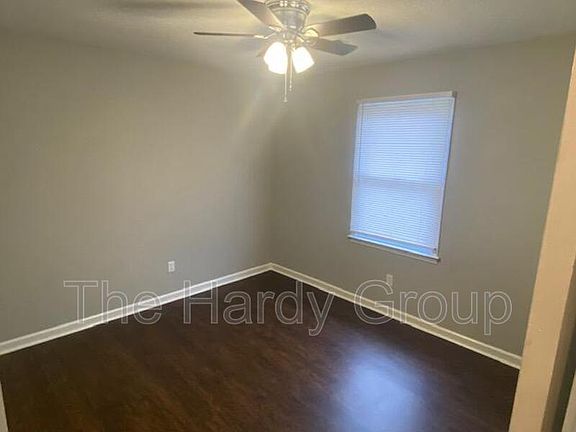 4th image of 604B Cedar Crest Dr