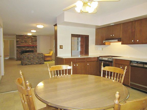 3rd image of 3409 Flintridge Cir