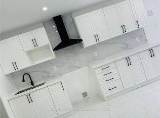 26 Scarletwood St, Hamilton, ON L8J 0K8