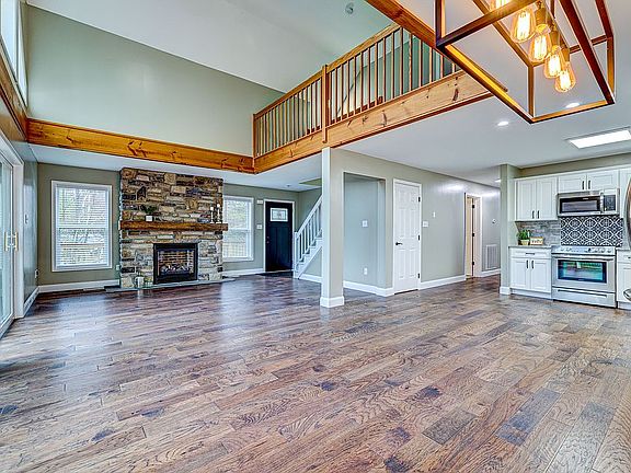 2nd image of 2116 Lakeview Dr E