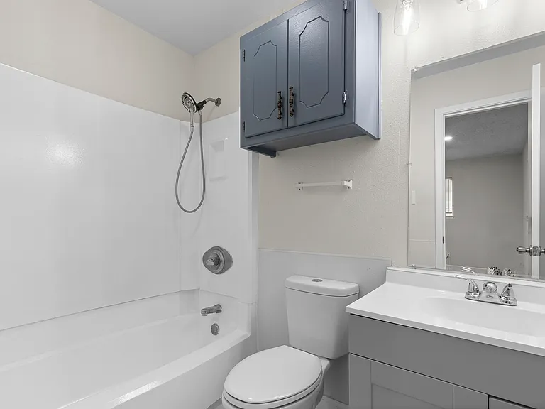 1205 W Texas St — Photo 16
