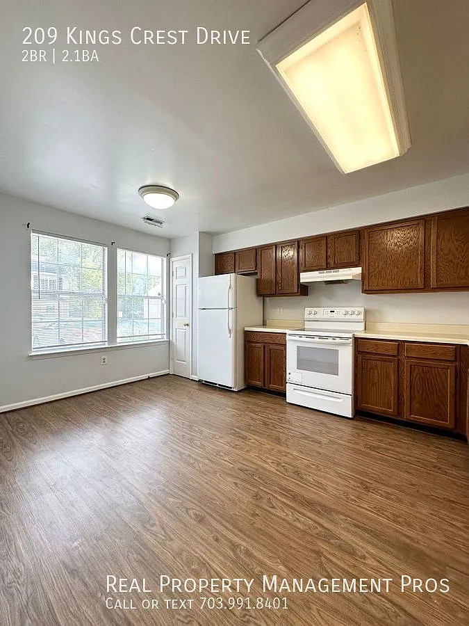 Bright & Spacious 2BR/2.5BA Stafford Townhome Near Quantico & I-95 — Photo 4