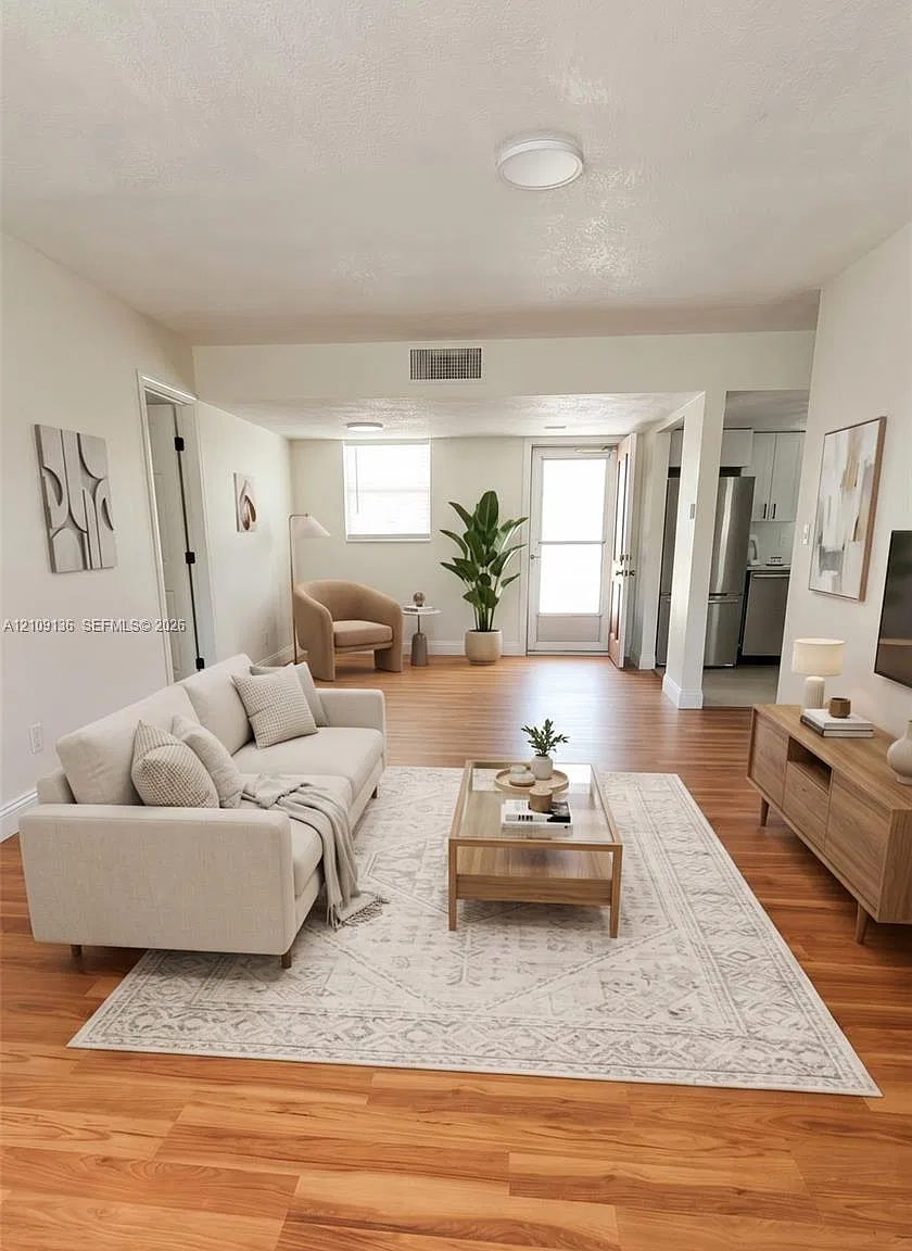 Lakeside Village Condo 7 — Photo 1