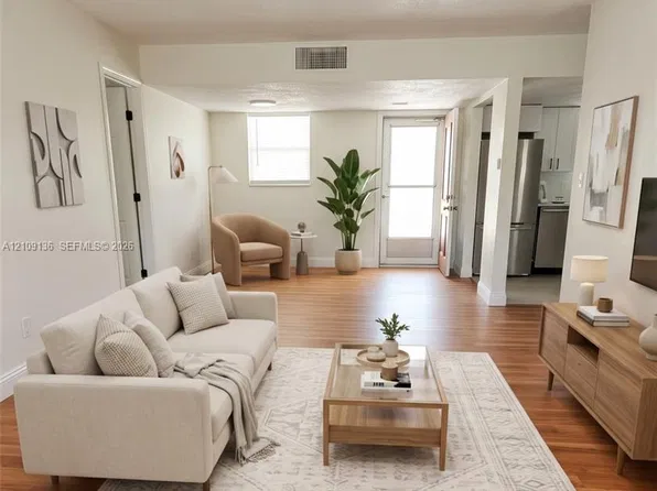 705 Lori Dr APT 304, Palm Springs, FL 33461