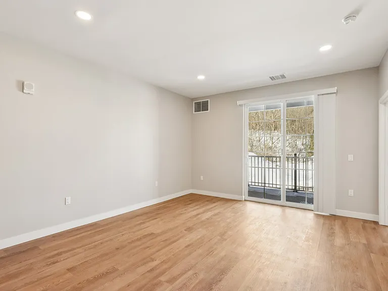 Berkshire Apartments — Photo 20